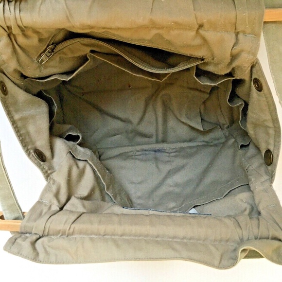 Tilley Endurables Bag Pick Pocket Proof Green Shoulder Adjustable Strap Worn - - Picture 5 of 10